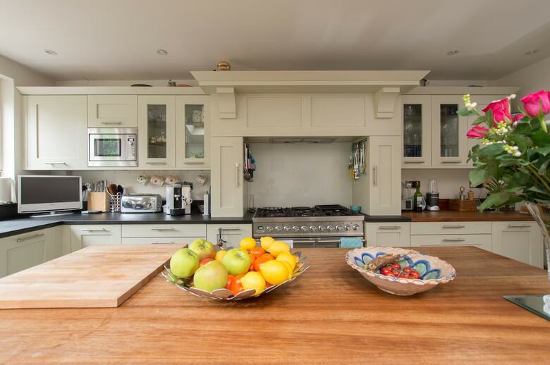 Beautiful Barnes Home With Garden