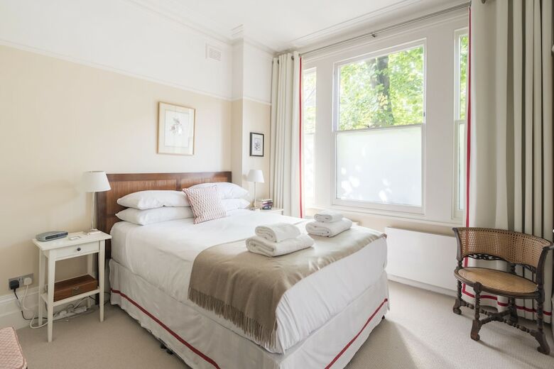 Beautiful Family Home In Putney