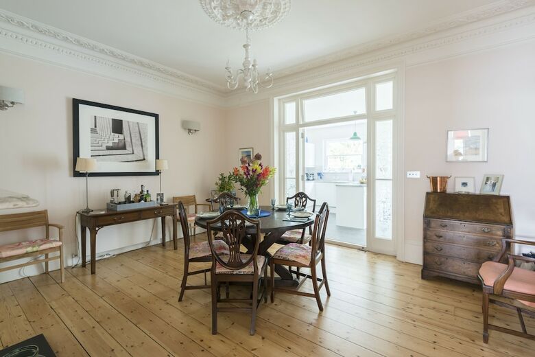 Beautiful Family Home In Putney