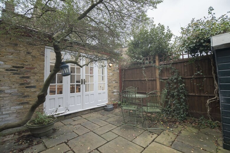 Traditional Home In Kew Gardens