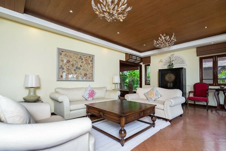 Villa Violaine House