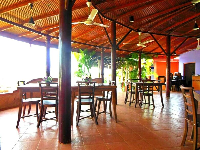 Hotel Layathraa Lake View Resort