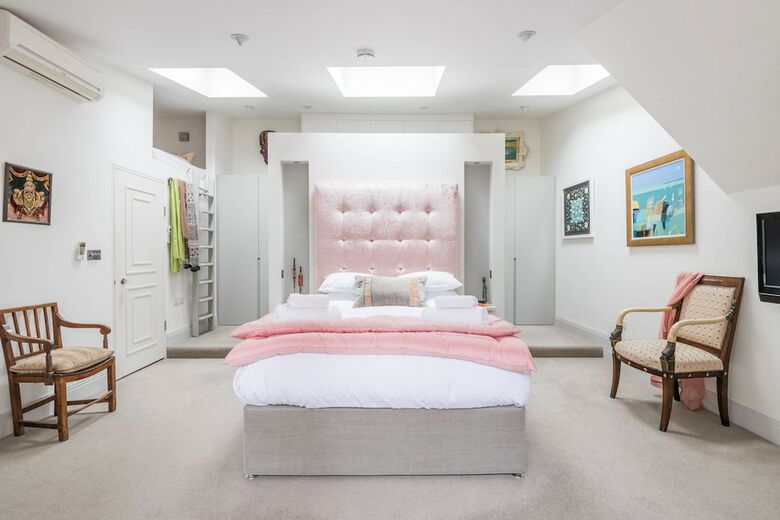 Classic Hammersmith Home By Ravenscourt Park
