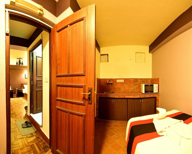 Hotel Vajra Guest House & Restaurant