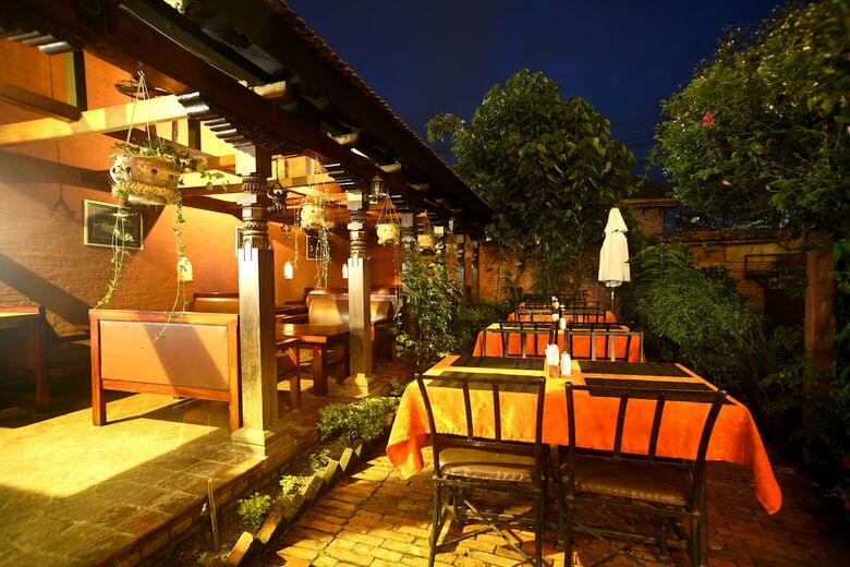 Hotel Vajra Guest House & Restaurant