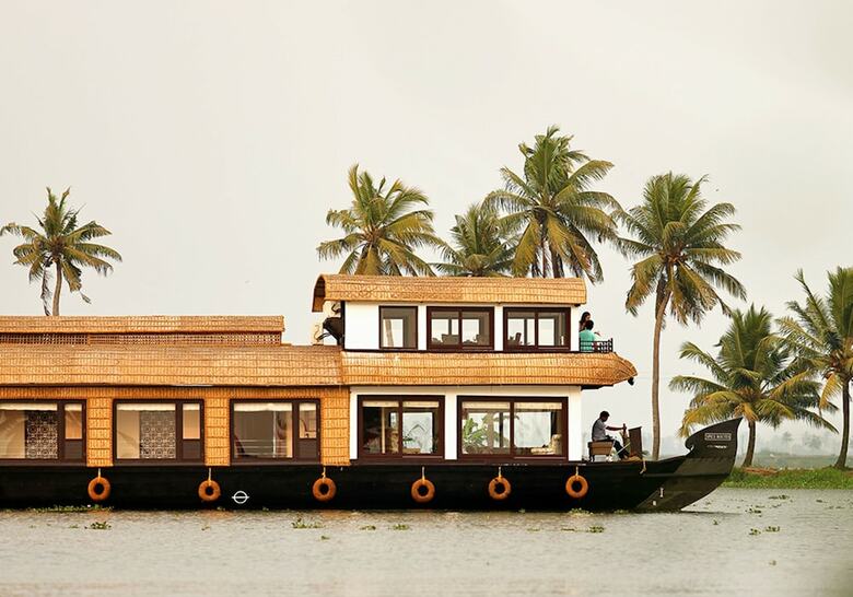 Cosy Houseboats