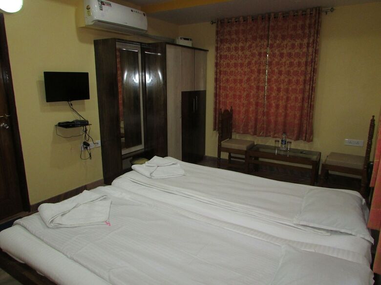 Apartamento Meera Motels & Residency