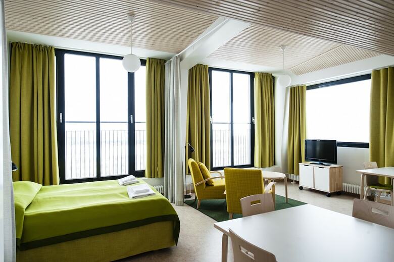 Hotel T��l� Towers