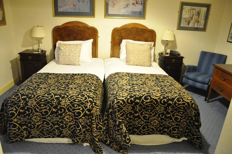 Bed & Breakfast The Greyhound Inn Taunton
