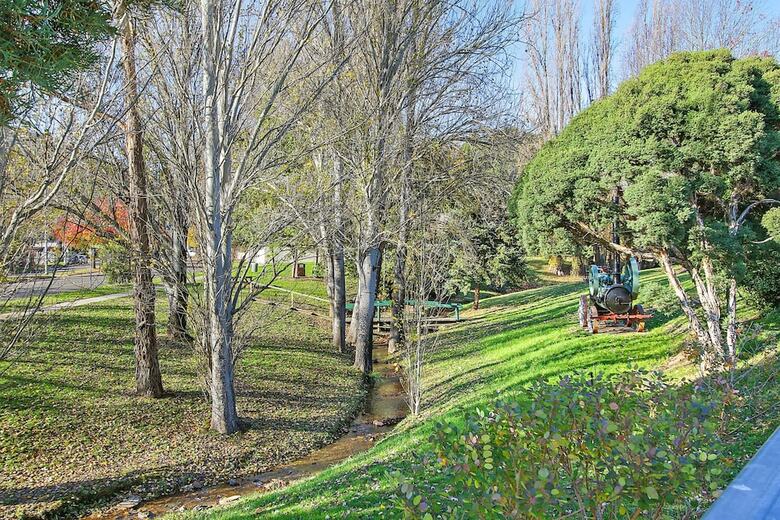 Couples On The Park - Great Location!