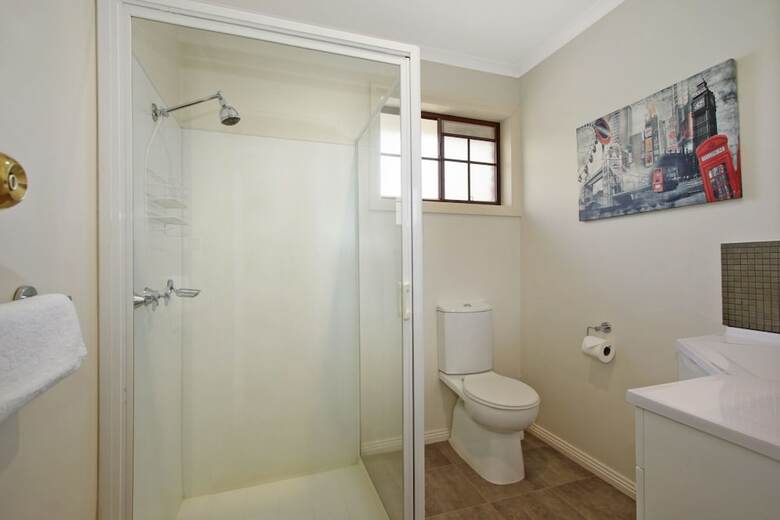 Oak Cottage - Tudor Village Unit 5