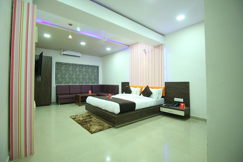 Oyo 9238 Hotel Meet Palace