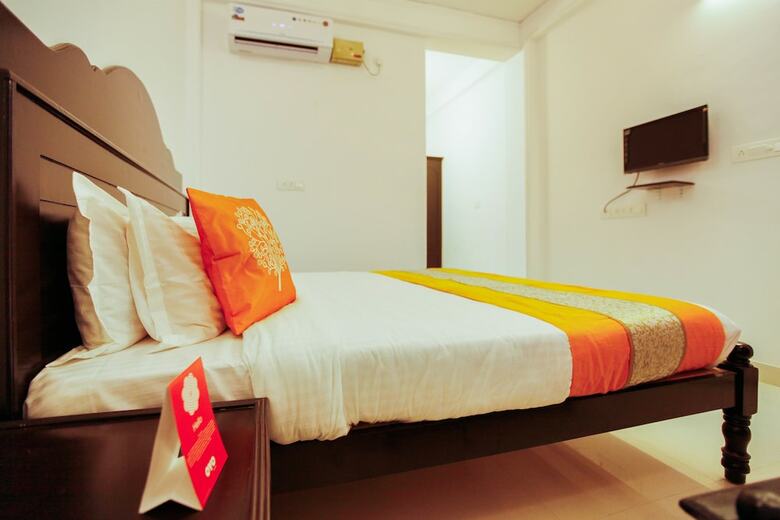 Hotel Oyo 4867 Royal Homes