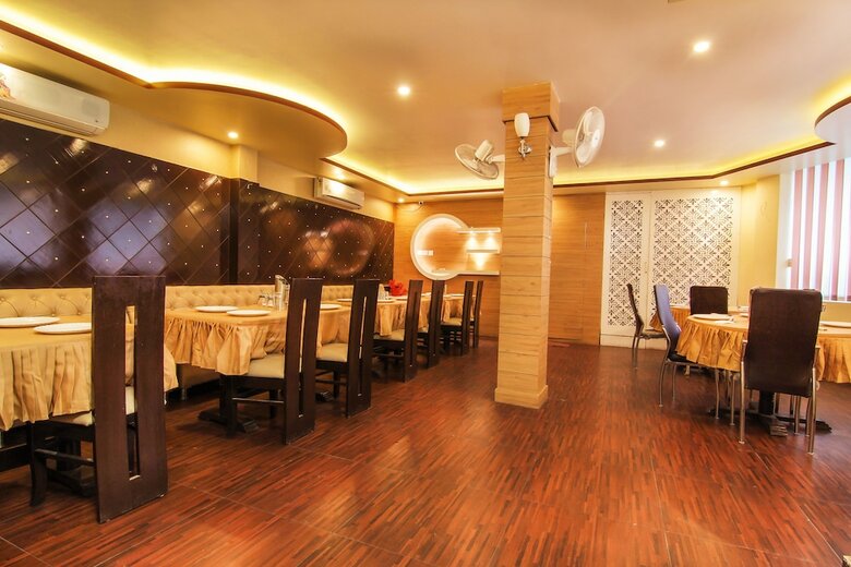 Hotel Oyo 4998 Sara Residency