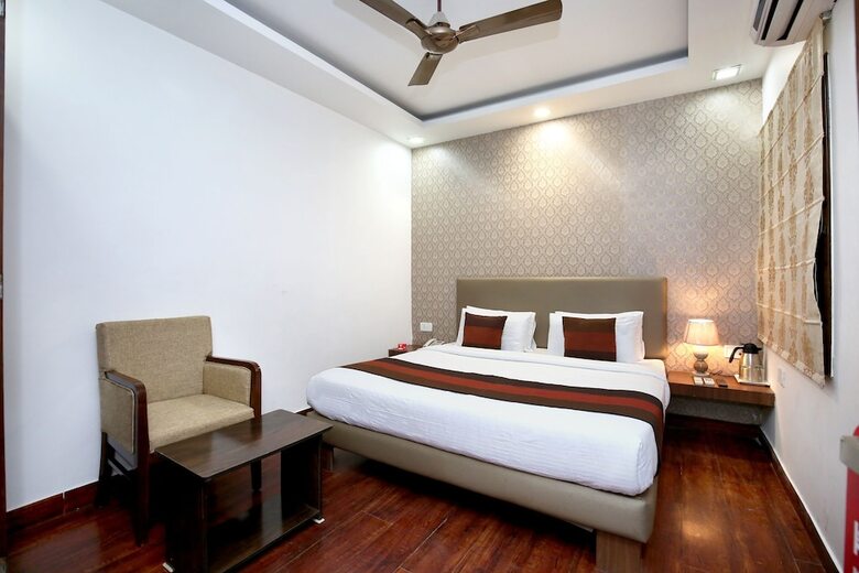 Oyo 9854 Hotel Highland Inn