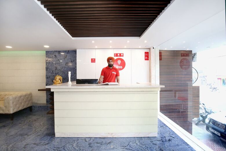 Oyo 9854 Hotel Highland Inn