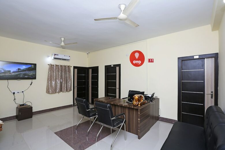 Hotel Oyo 8858 The Corpz Inn