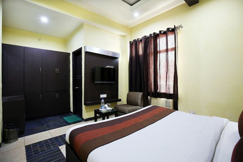 Oyo 1673 Hotel Mm Yellowuds