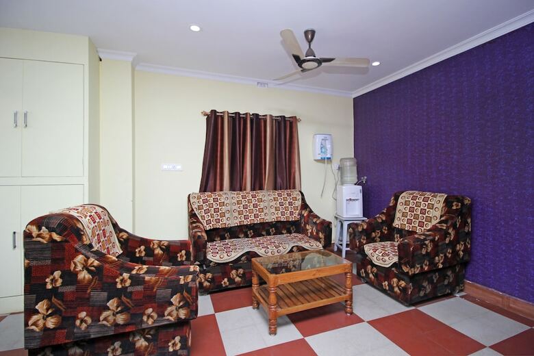 Hotel Oyo 8346 Lazystays