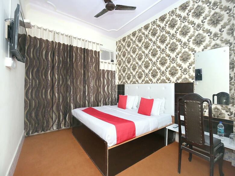Oyo 10376 Hotel Golden Inn