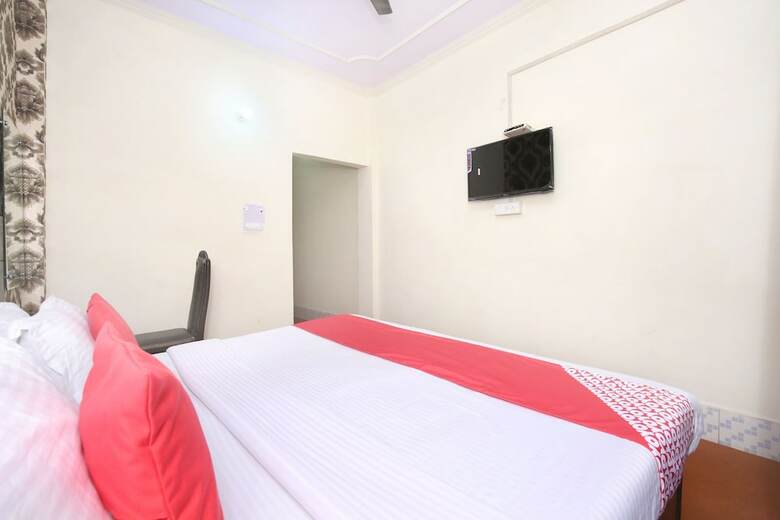 Oyo 10376 Hotel Golden Inn
