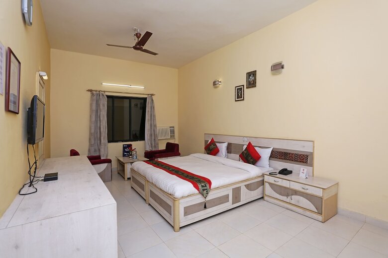 Oyo 4230 Hotel Richi Regency 1