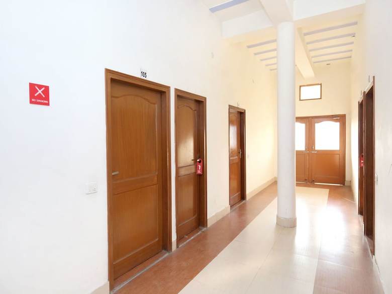 Oyo 7609 Hotel Dolphin