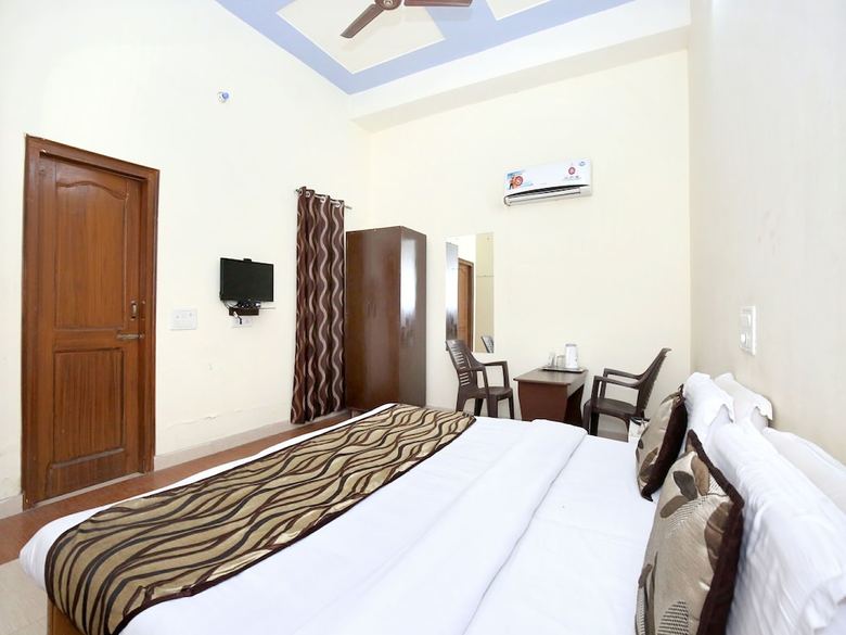 Oyo 7609 Hotel Dolphin