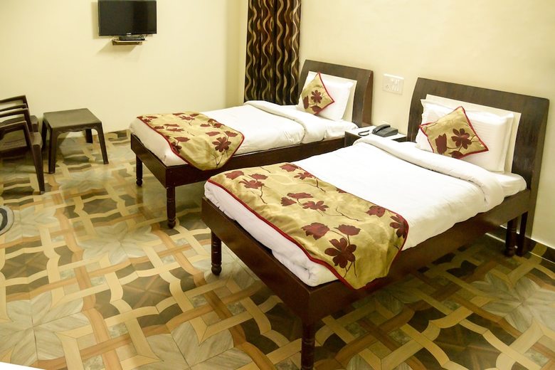 Oyo 7609 Hotel Dolphin