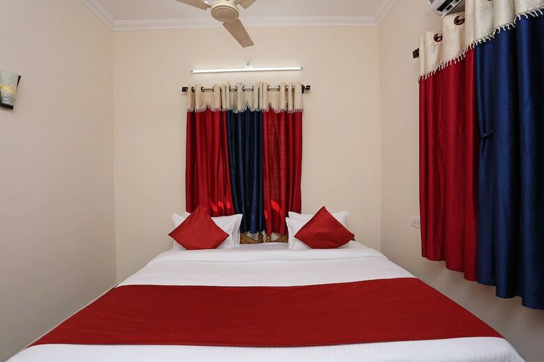 Oyo 9964 Hotel Shine