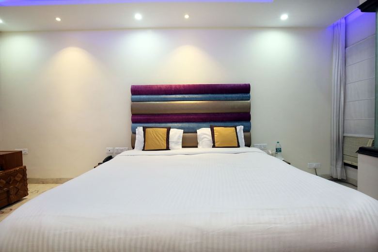 Oyo 4727 Hotel Sangam Pacific