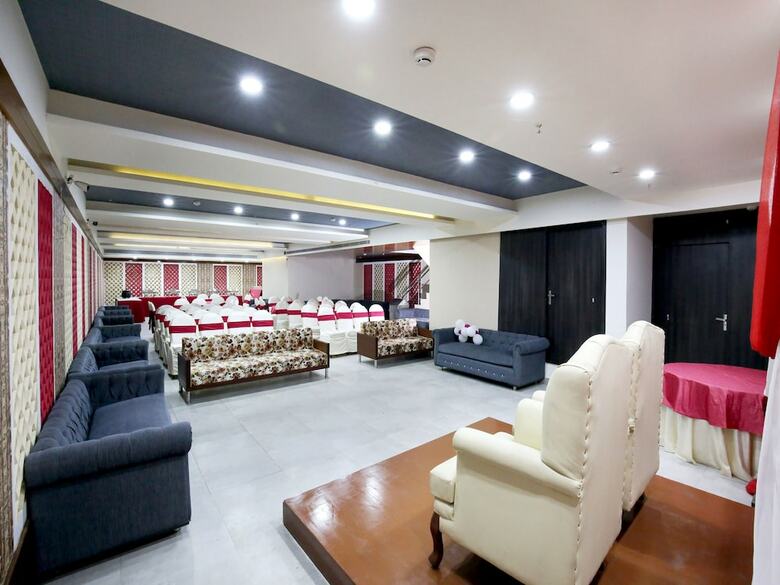 Oyo 7100 Hotel Crossroads