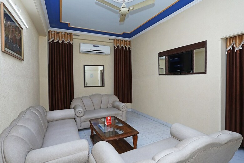 Hotel Oyo 10444 Vasundhra Inn