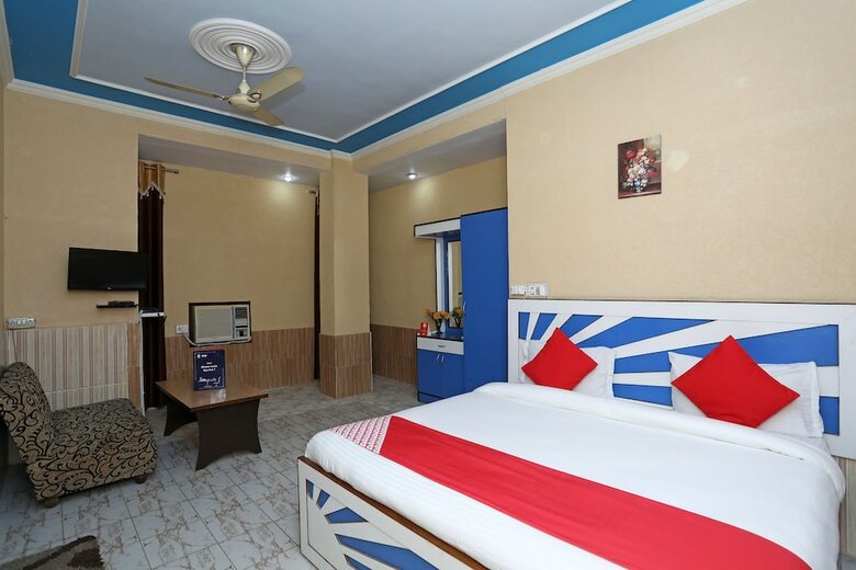 Hotel Oyo 10444 Vasundhra Inn