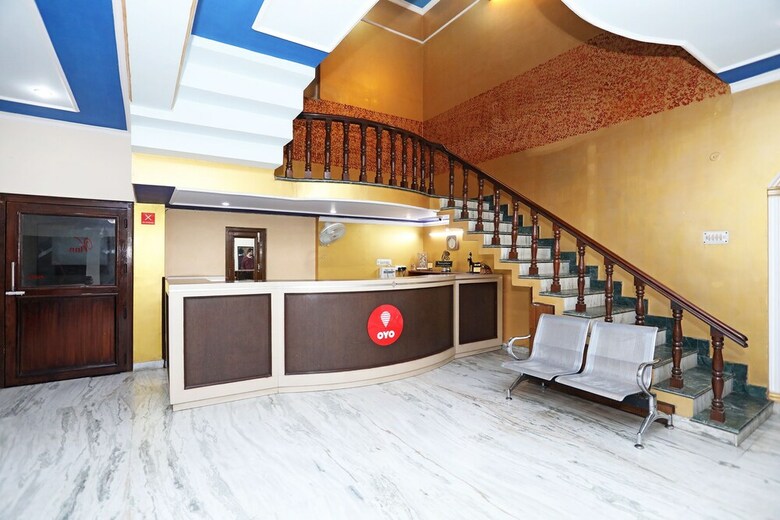 Hotel Oyo 10444 Vasundhra Inn