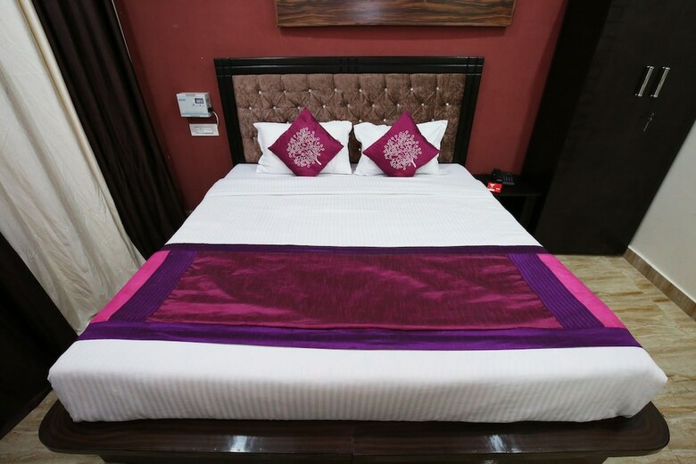 Hotel Oyo 9254 The Platinum