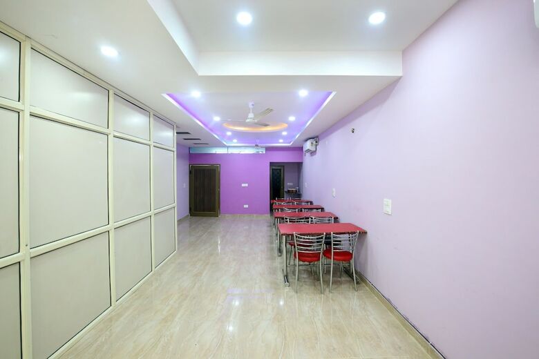 Hotel Oyo 9254 The Platinum