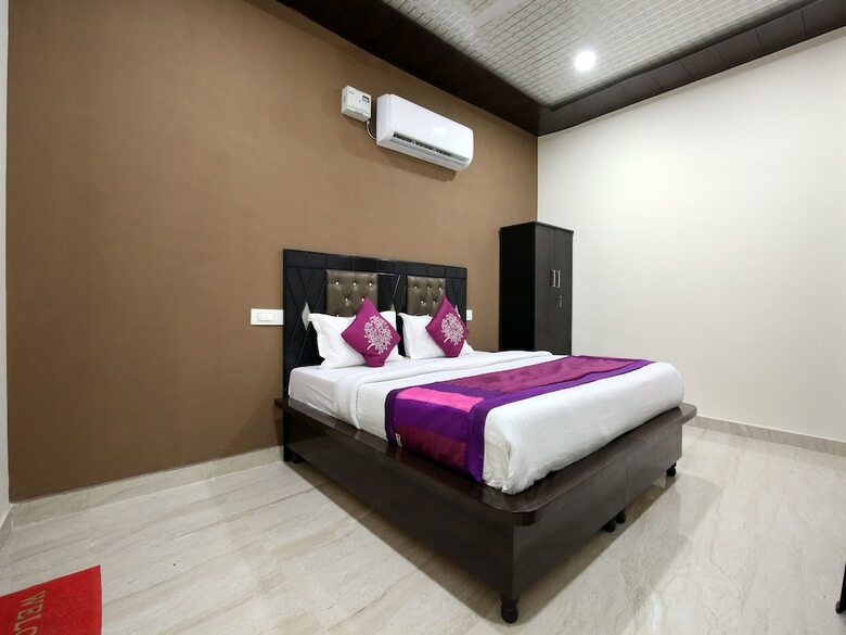 Hotel Oyo 9254 The Platinum