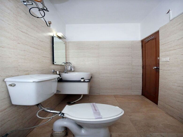 Oyo 9230 Hotel Royal Brooks