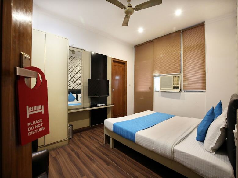 Oyo 9230 Hotel Royal Brooks