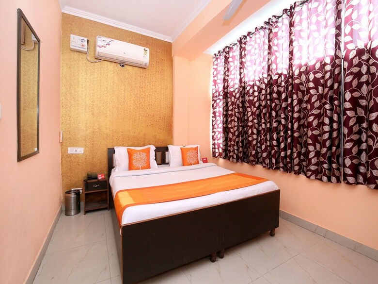 Oyo 10463 Hotel Paras