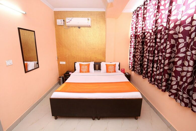 Oyo 10463 Hotel Paras