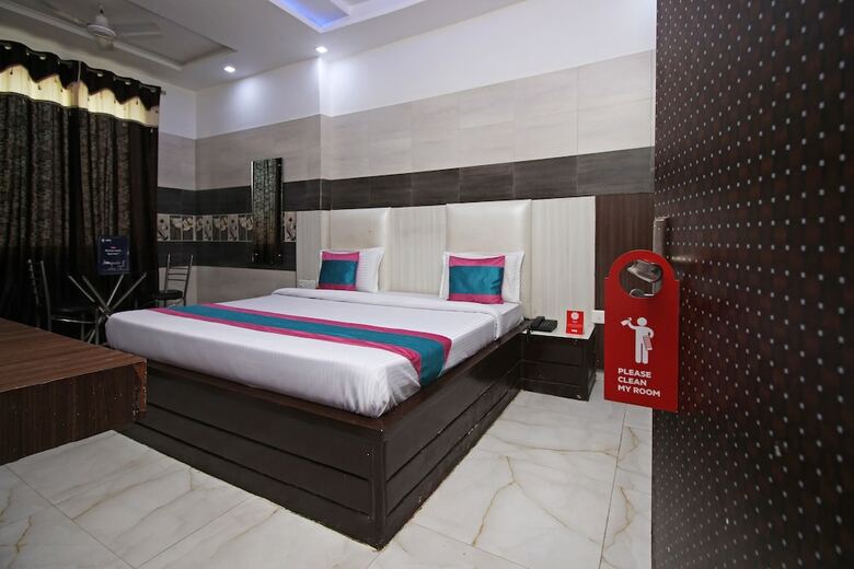 Oyo 8743 Hotel Ravi Palace