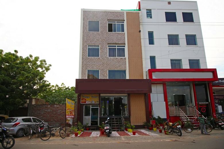 Oyo 8743 Hotel Ravi Palace