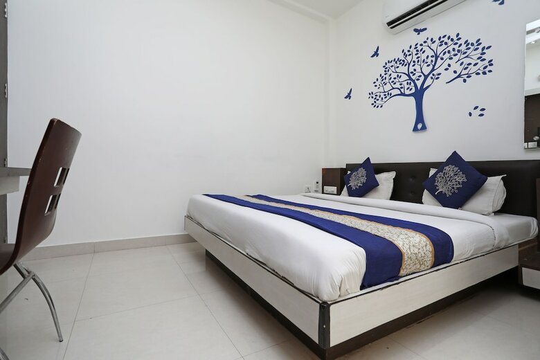Oyo 10454 Hotel Riviera