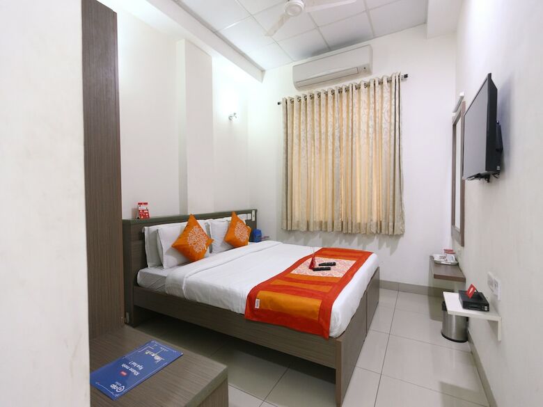 Hotel Oyo 3547 Raj Guru Residency