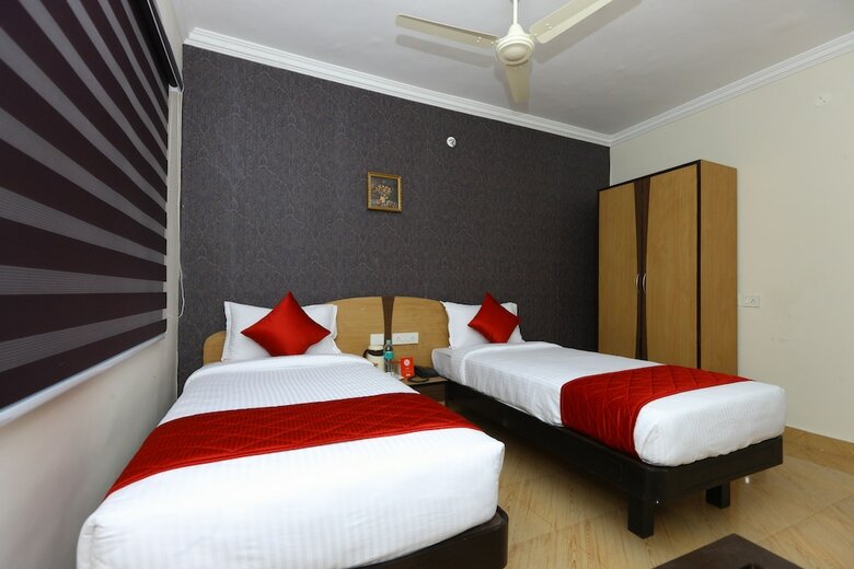 Hotel Oyo 9372 Rich Inn