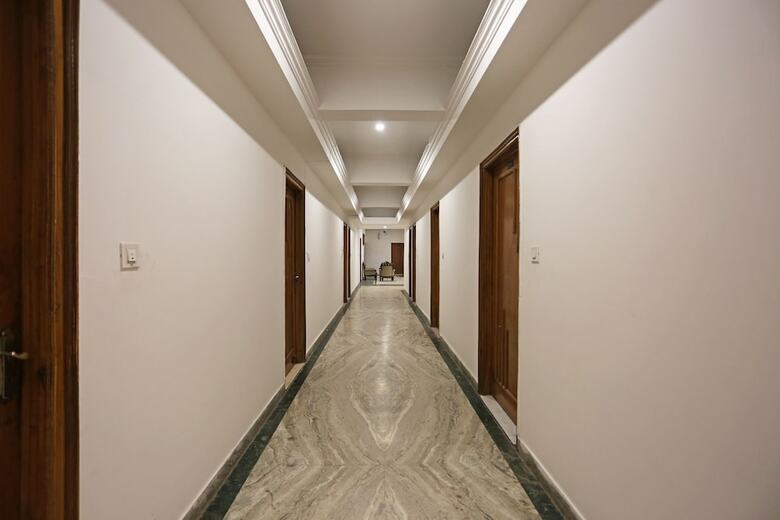 Oyo 10072 Hotel Amrit Regency