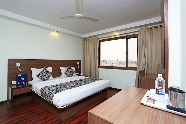 Oyo 9580 Hotel Garnet Inn