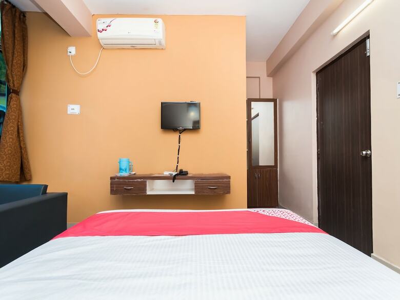 Oyo 10398 Hotel Parijayee